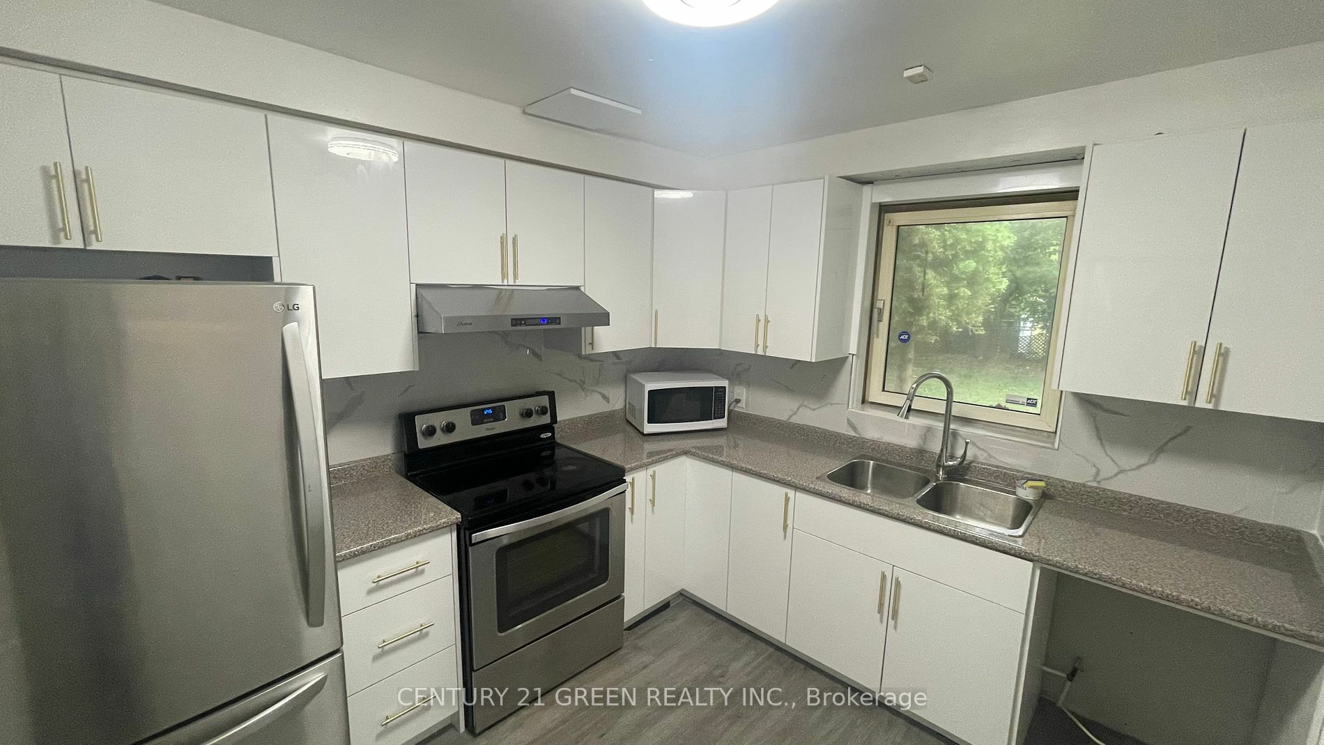 Property Photo:  19 Shirley Cres  ON M1M 1K9 