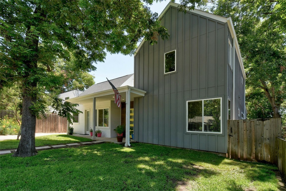 Property Photo:  739 Gunter Street 1  TX 78702 