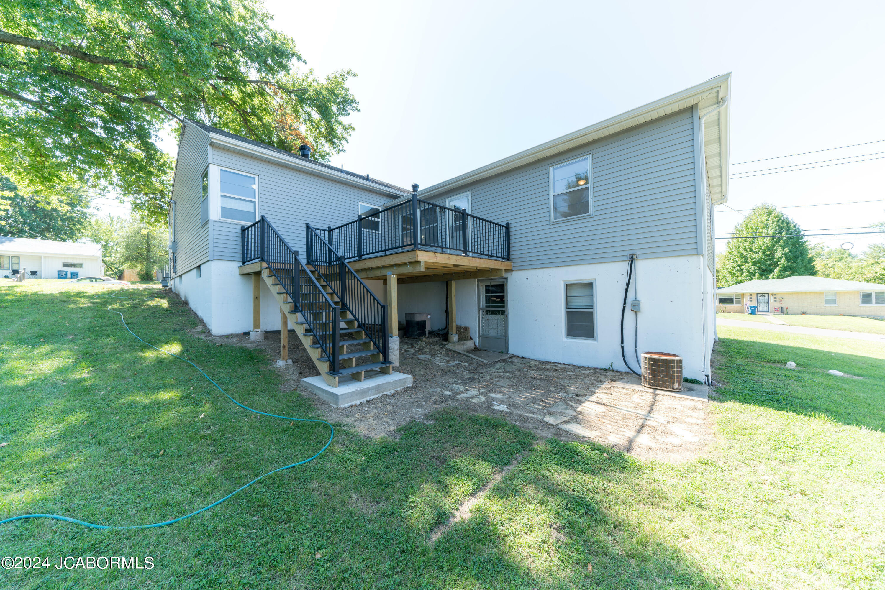 Property Photo:  202 Binder Drive  MO 65109 