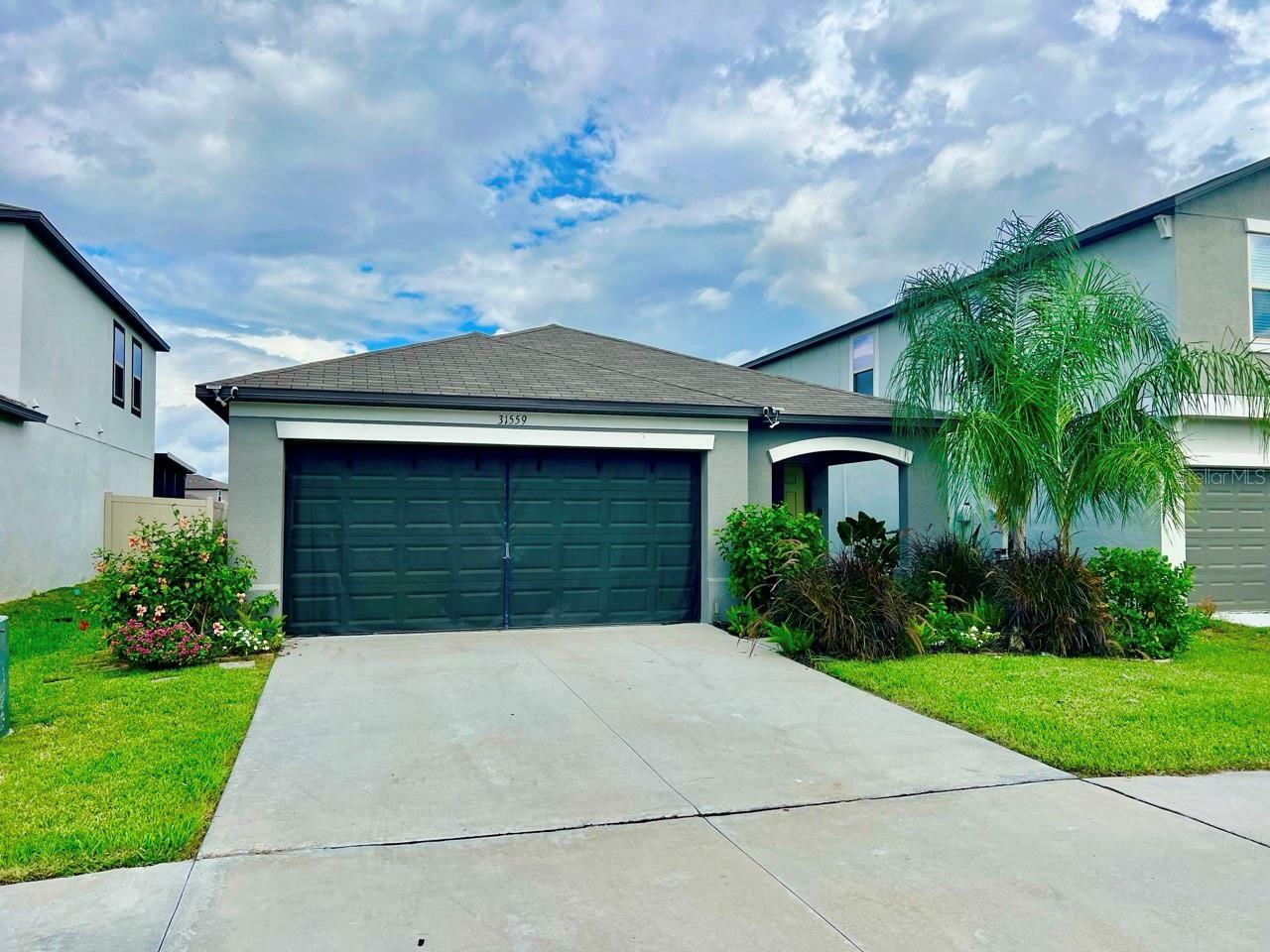 Property Photo: 31559 Barrel Wave Way FL 33545