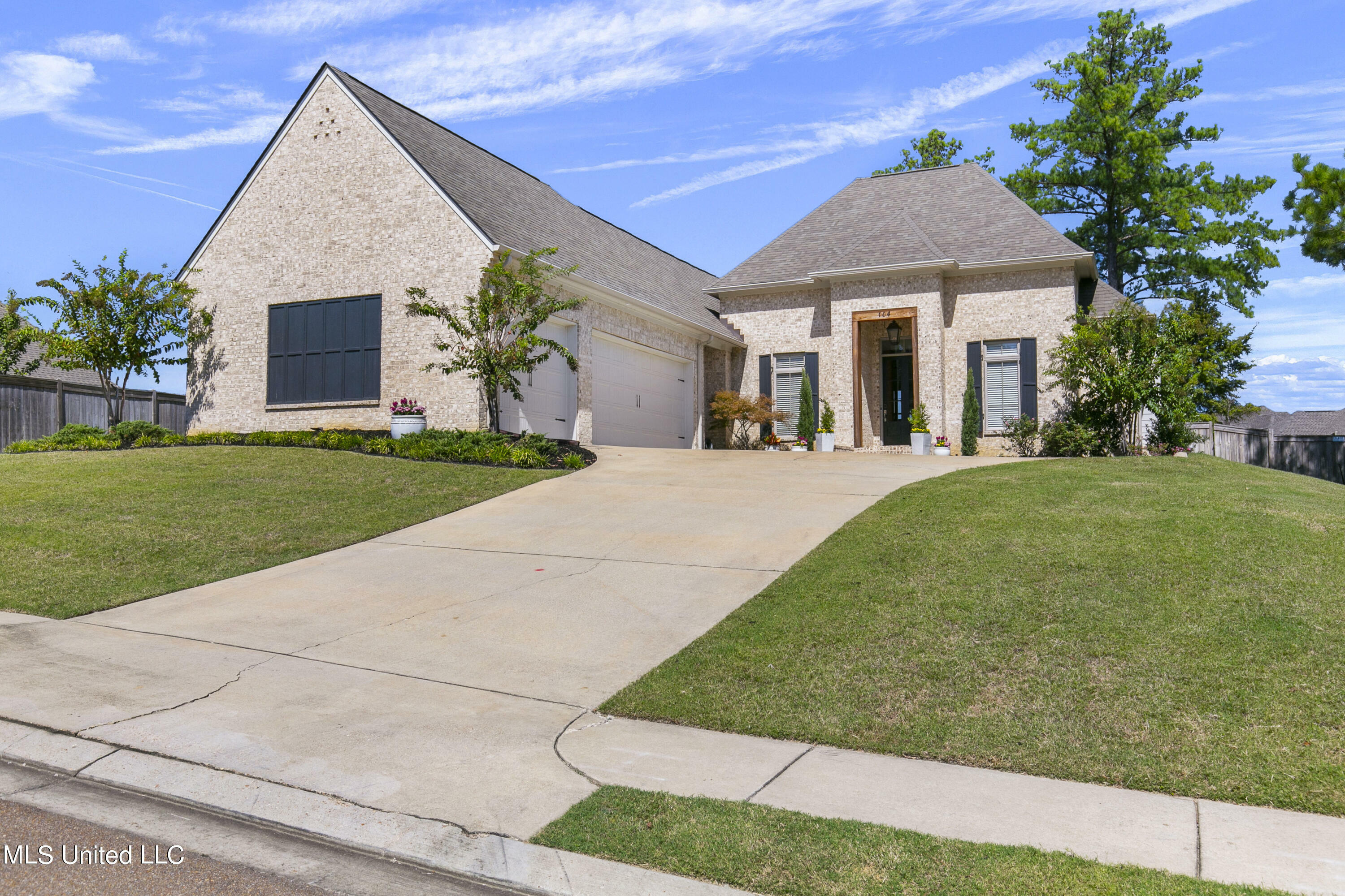 Property Photo:  104 Camden Lake Circle Circle  MS 39110 