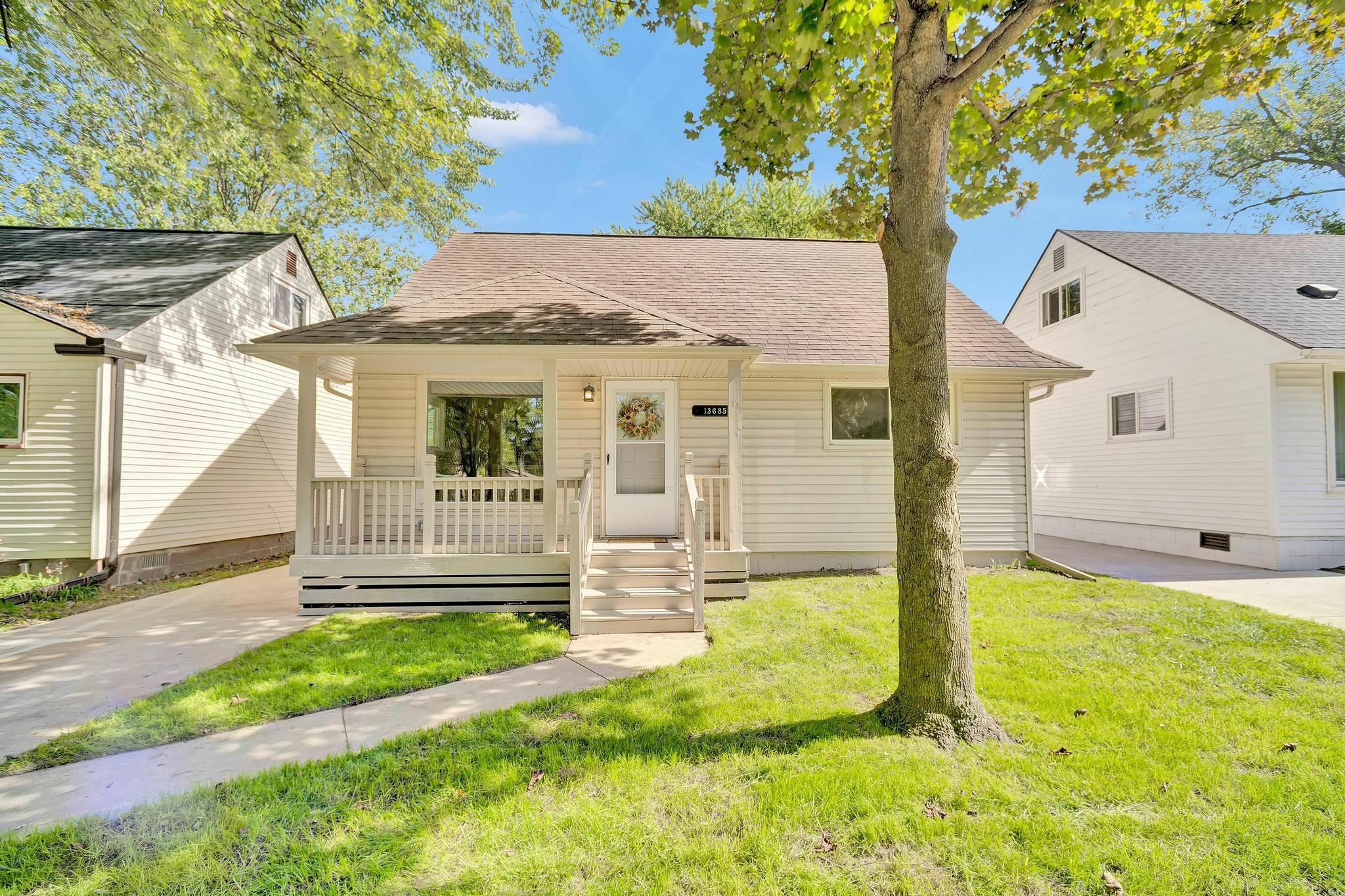 Property Photo:  13685 Marvin Street  MI 48180 4471 