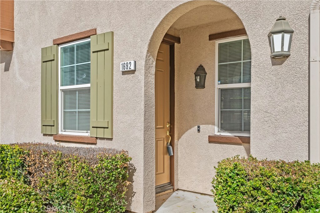 Property Photo:  1692 Green Hills Place  CA 92571 