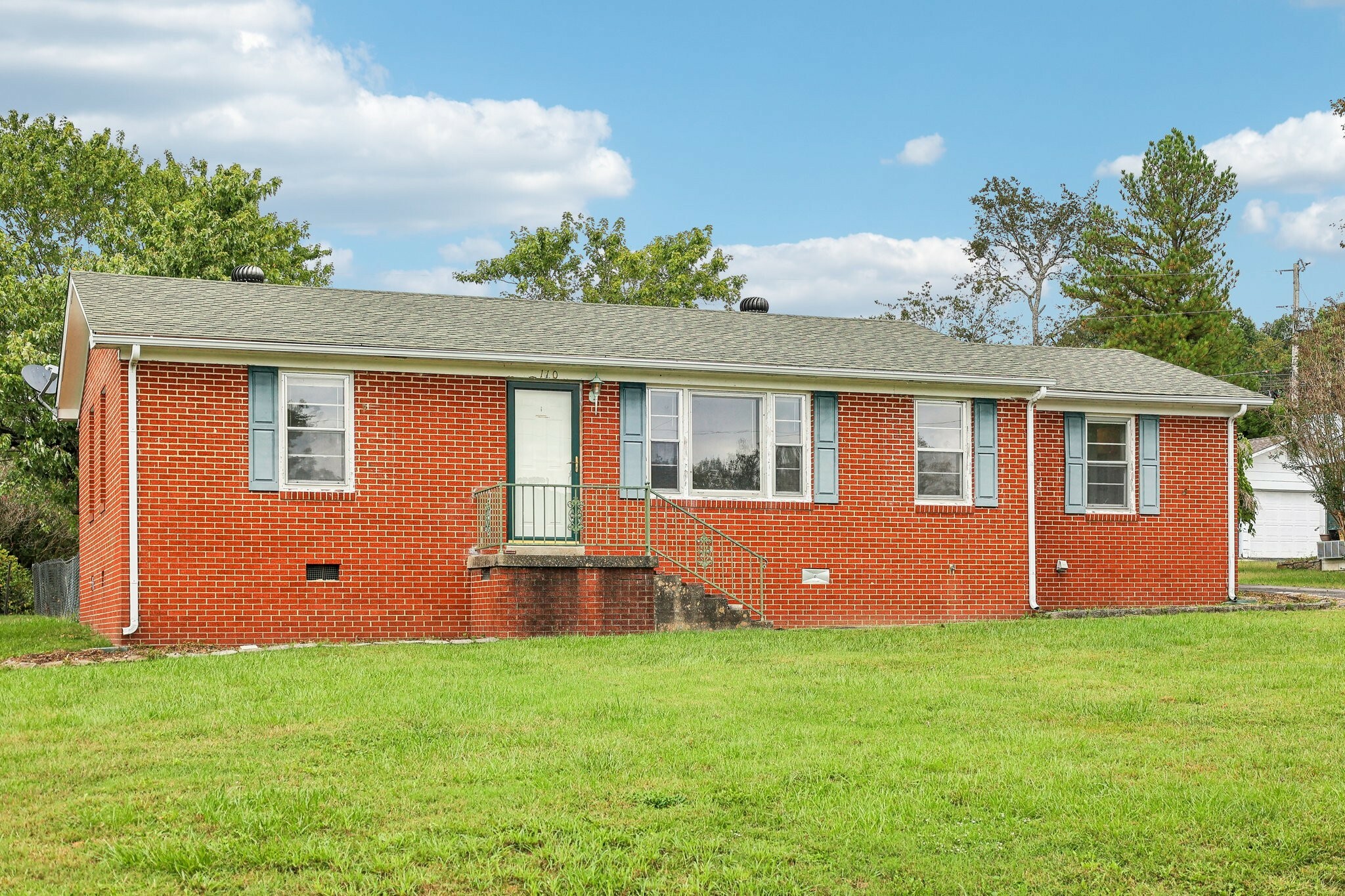 Property Photo:  110 Greenbriar St  TN 37190 