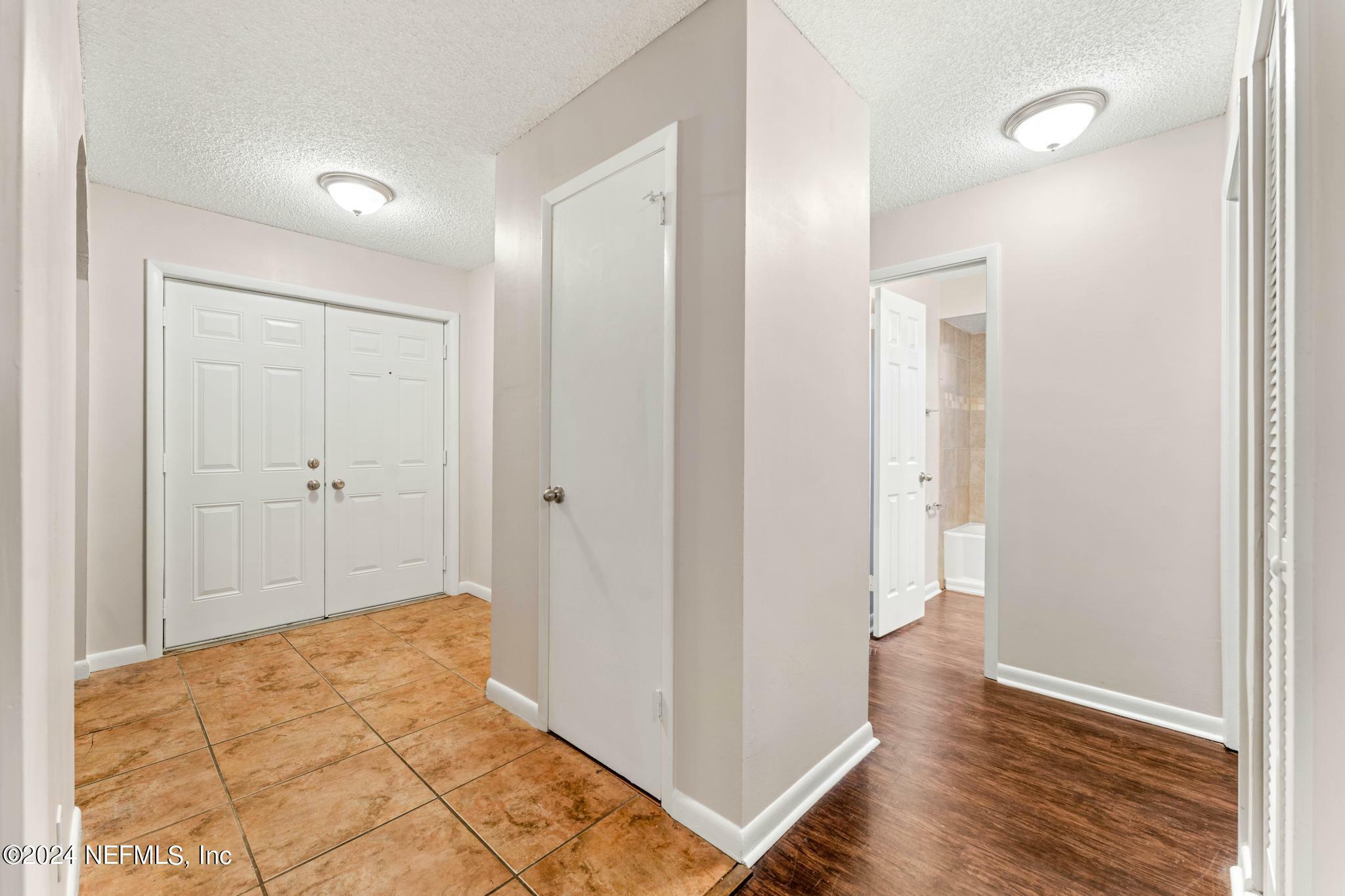 Property Photo:  1254 Turtle Creek Drive S  FL 32218 