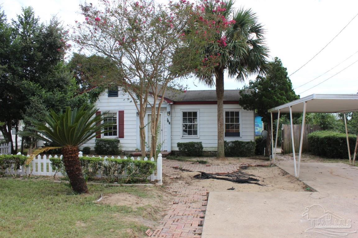 Property Photo: 113 Elm St FL 32506