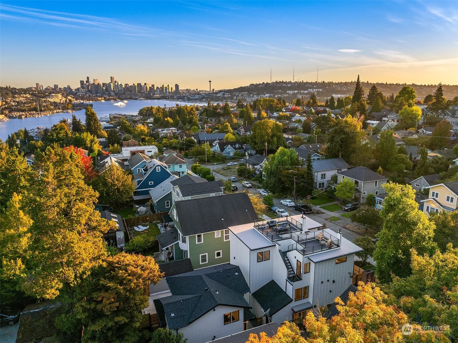 Property Photo:  3934  Corliss Avenue N B  WA 98103 