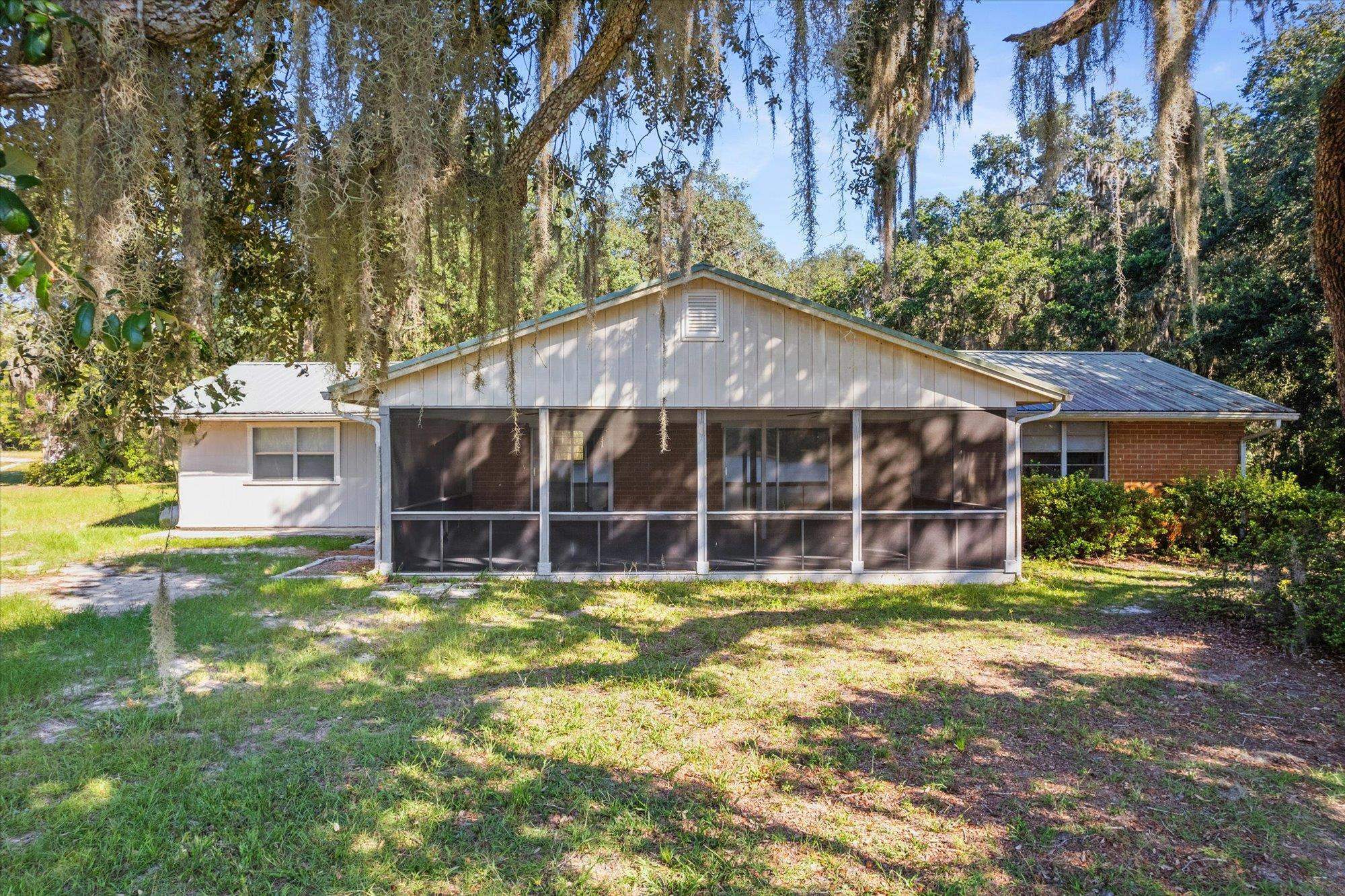 Property Photo:  150 Long Lake Rd  FL 32640 