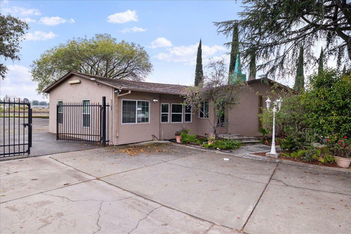 Property Photo:  400 Budd Avenue  CA 95008 