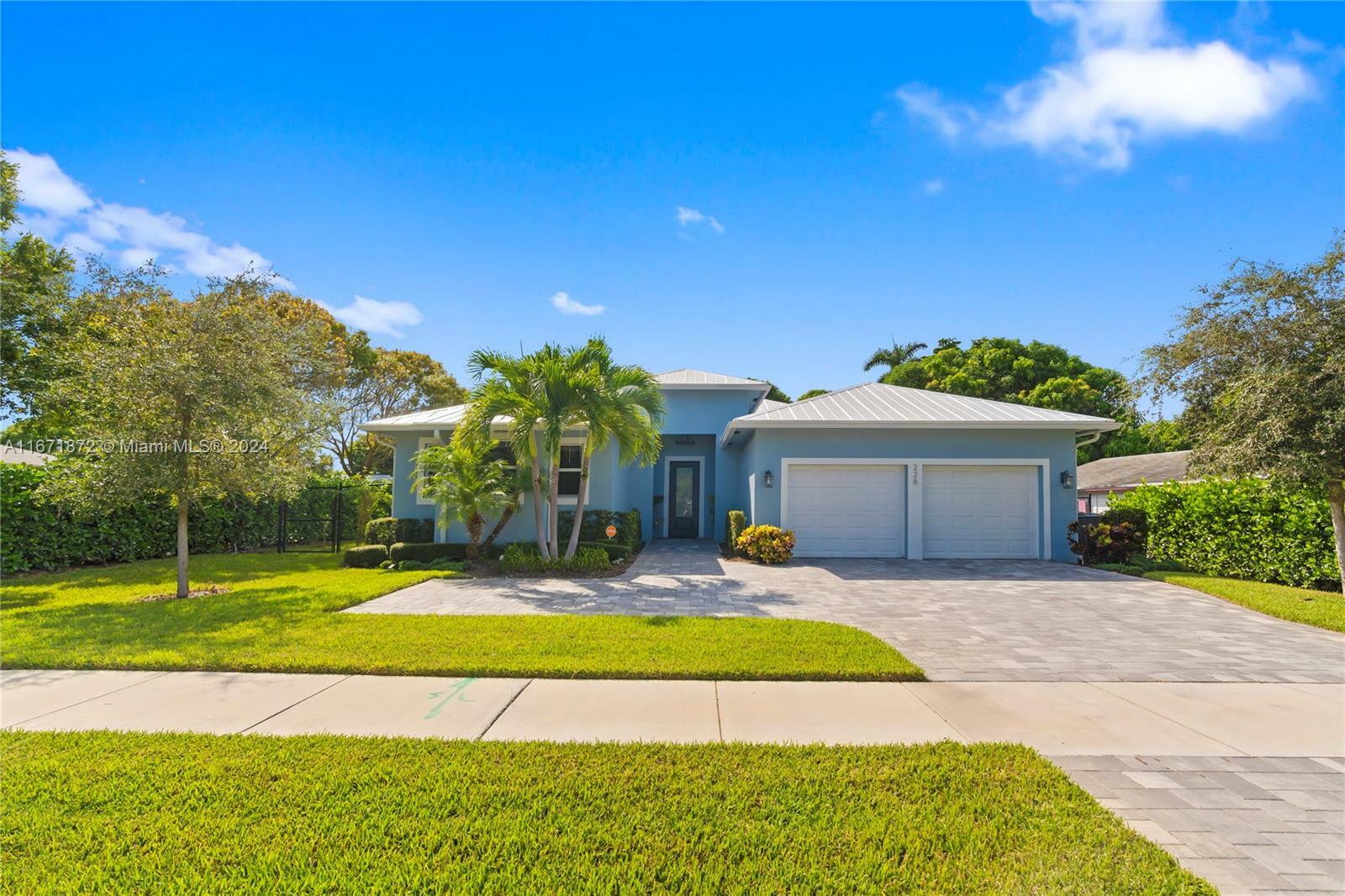 Property Photo:  228 SW 4th Ave  FL 33444 