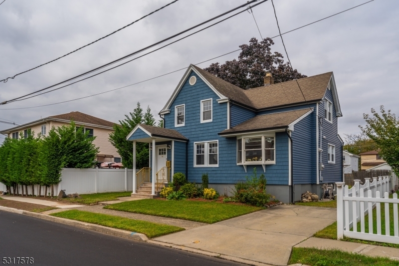 Property Photo:  11 Oak St Hm  NJ 07074 