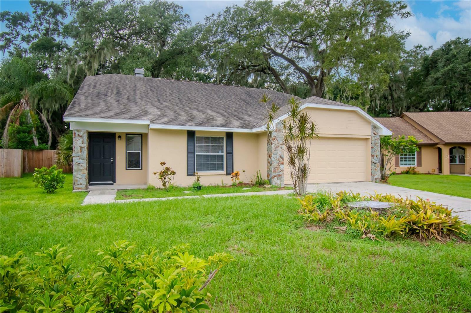 Property Photo:  2039 Shadow Pine Drive  FL 33511 