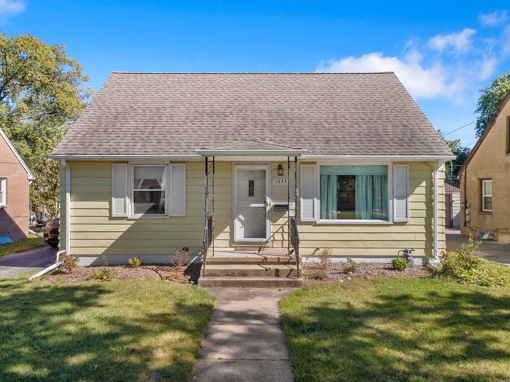 Property Photo: 1033 Leith Avenue IL 60085