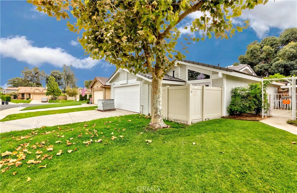 Property Photo:  42011 Teatree Court  CA 92591 