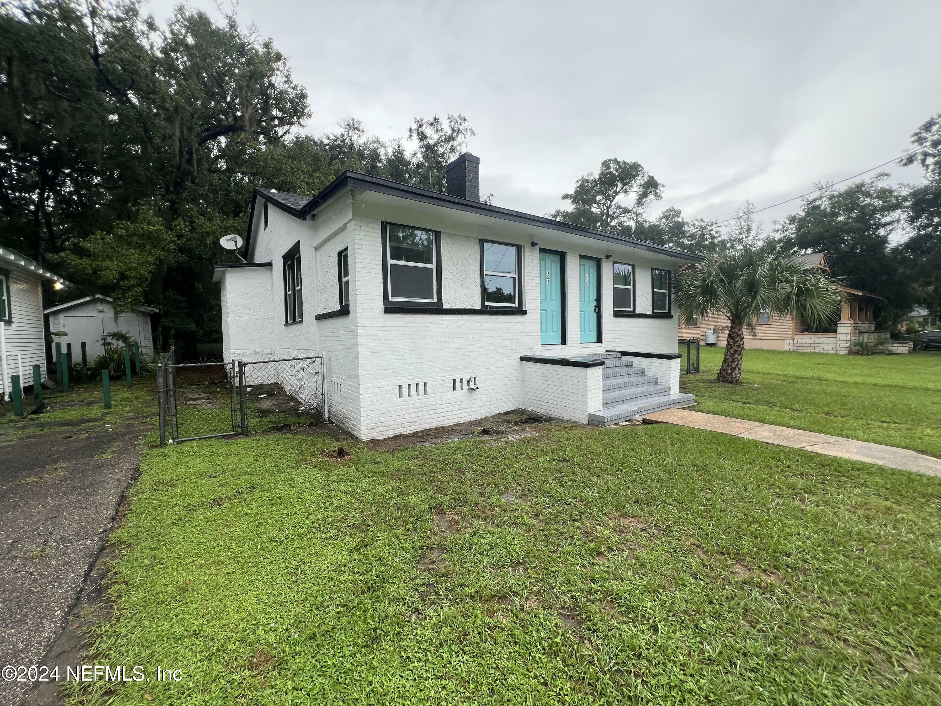 Property Photo: 451 Long Branch Boulevard FL 32206