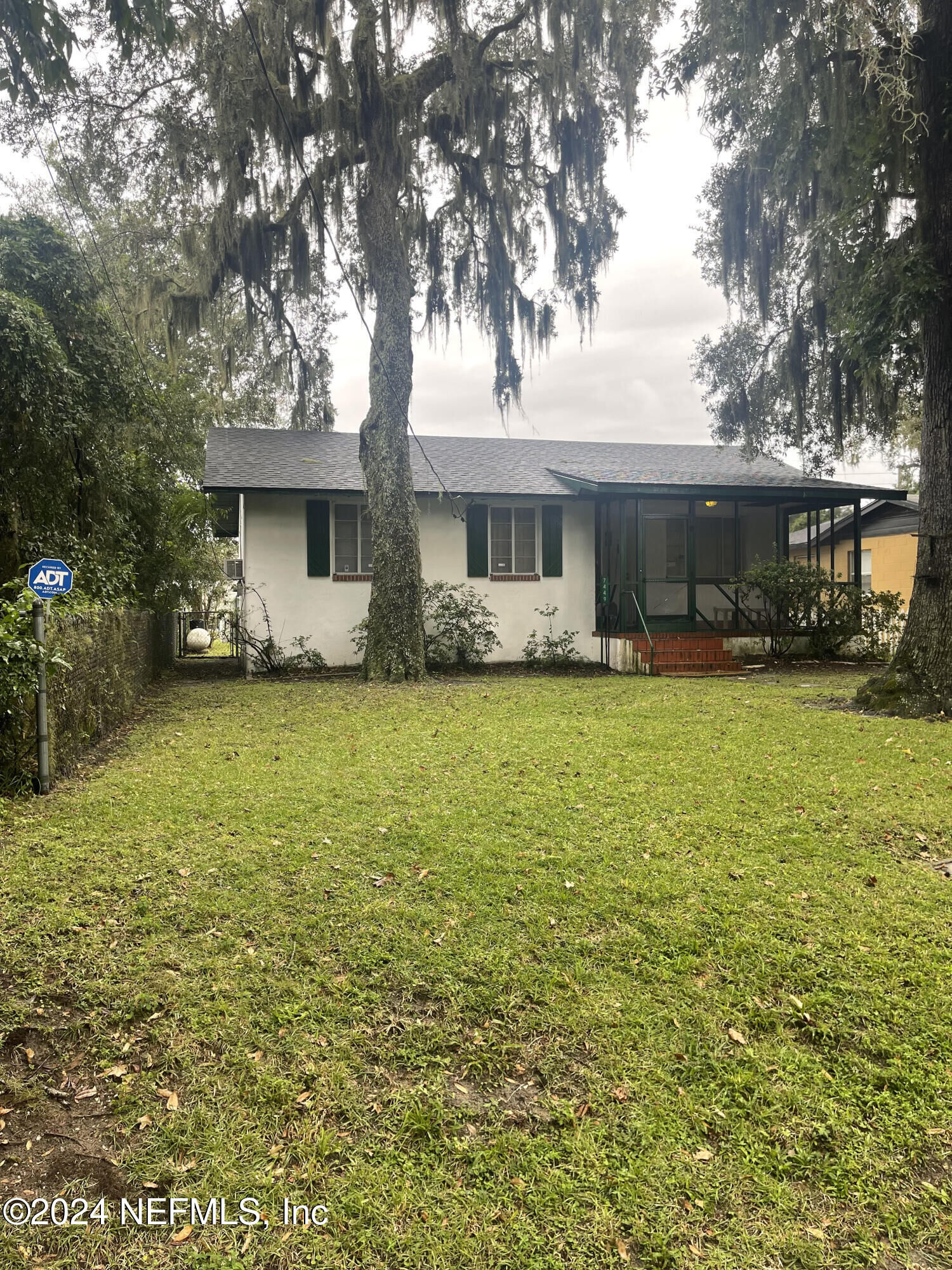 Property Photo:  7449 Laura Street N  FL 32208 