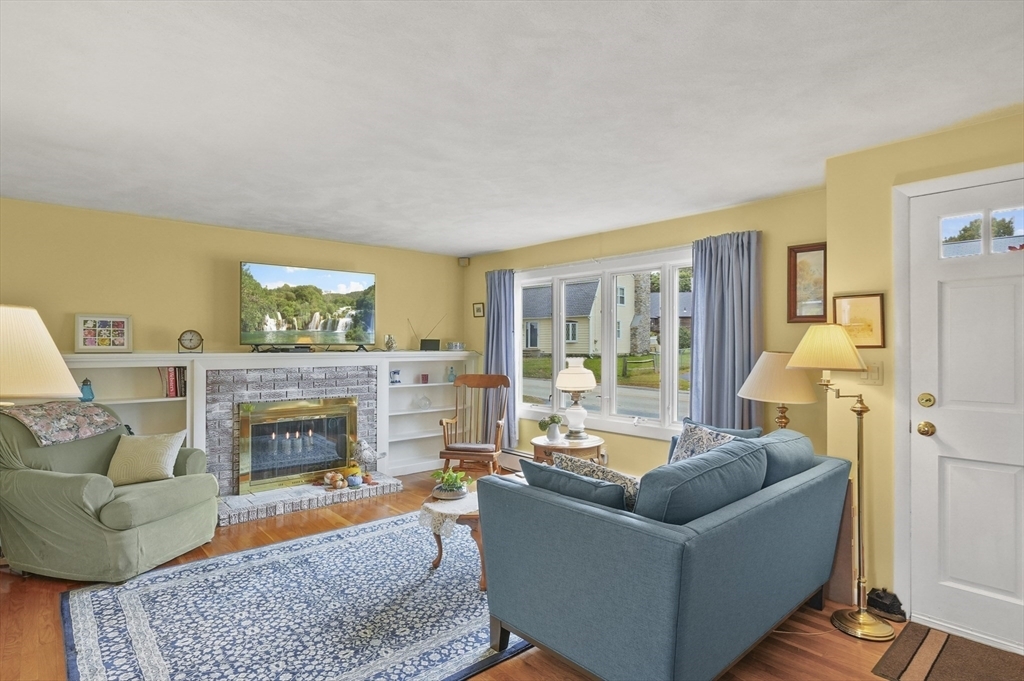 Property Photo:  7 Upland Street  MA 01501 