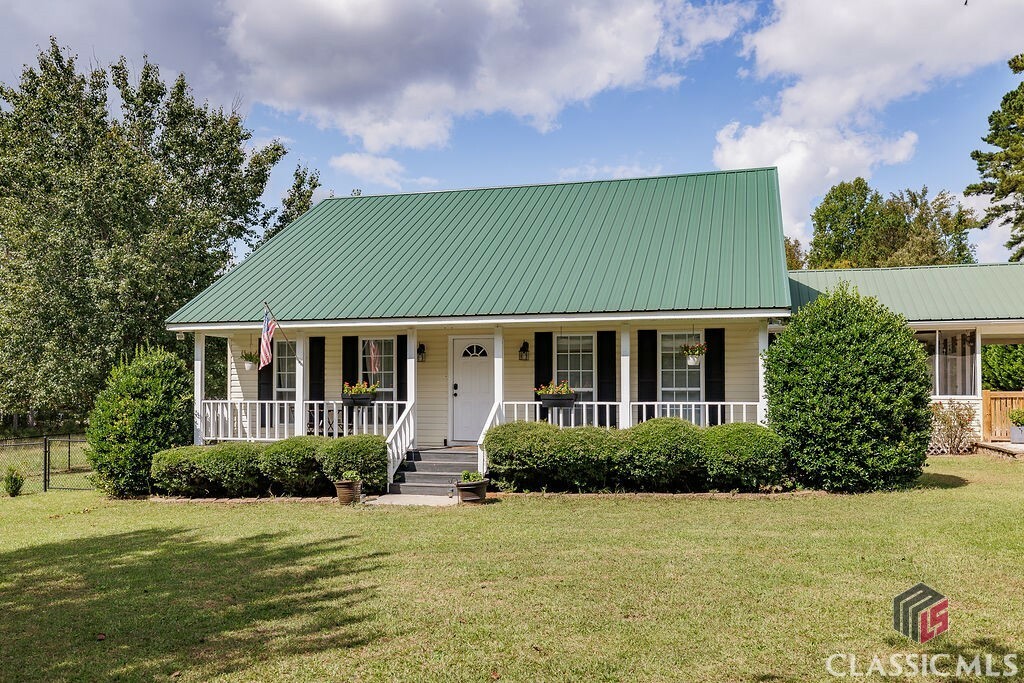 Property Photo:  1030 Country Club Lane  GA 30669 