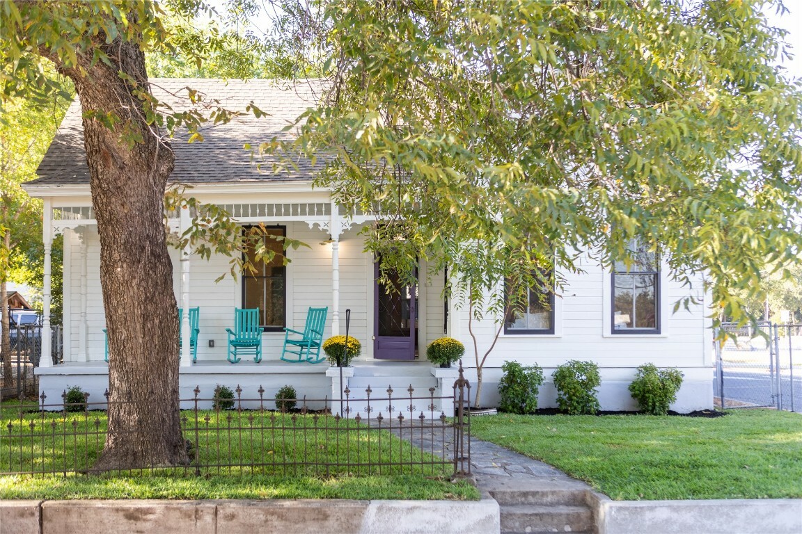 Property Photo:  1201 Canterbury Street  TX 78702 