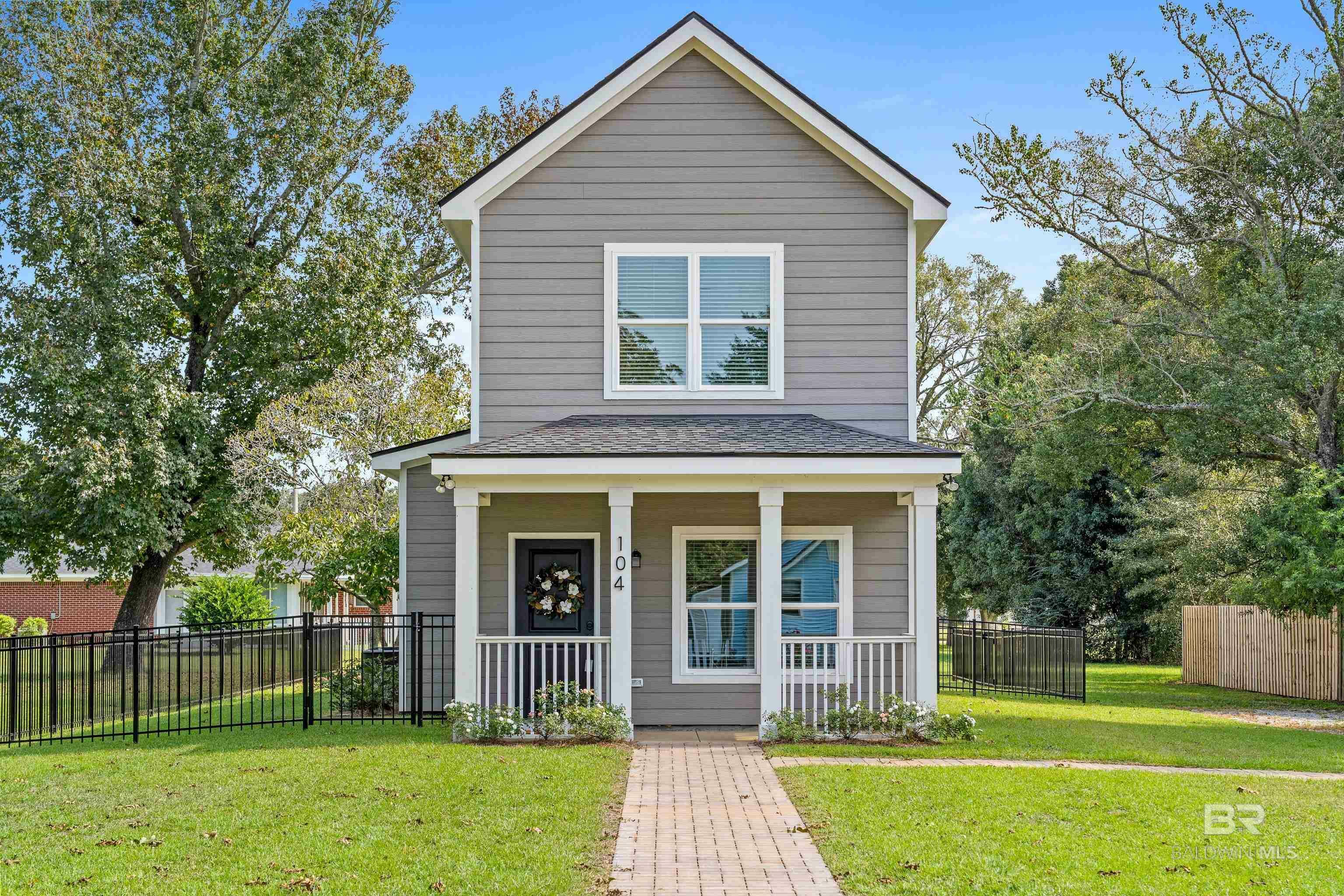 Property Photo:  104 NE 3rd Street  AL 36580 