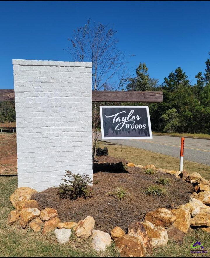 Property Photo:  1401 Adirondac Way  GA 31005 