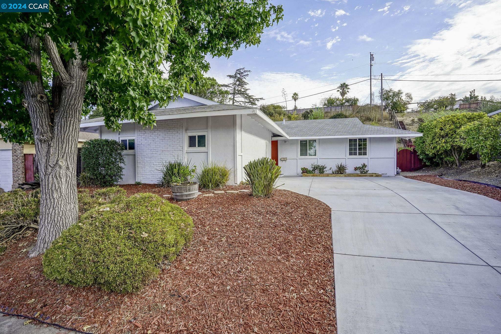 Property Photo:  418 Rollingwood Dr  CA 94591 