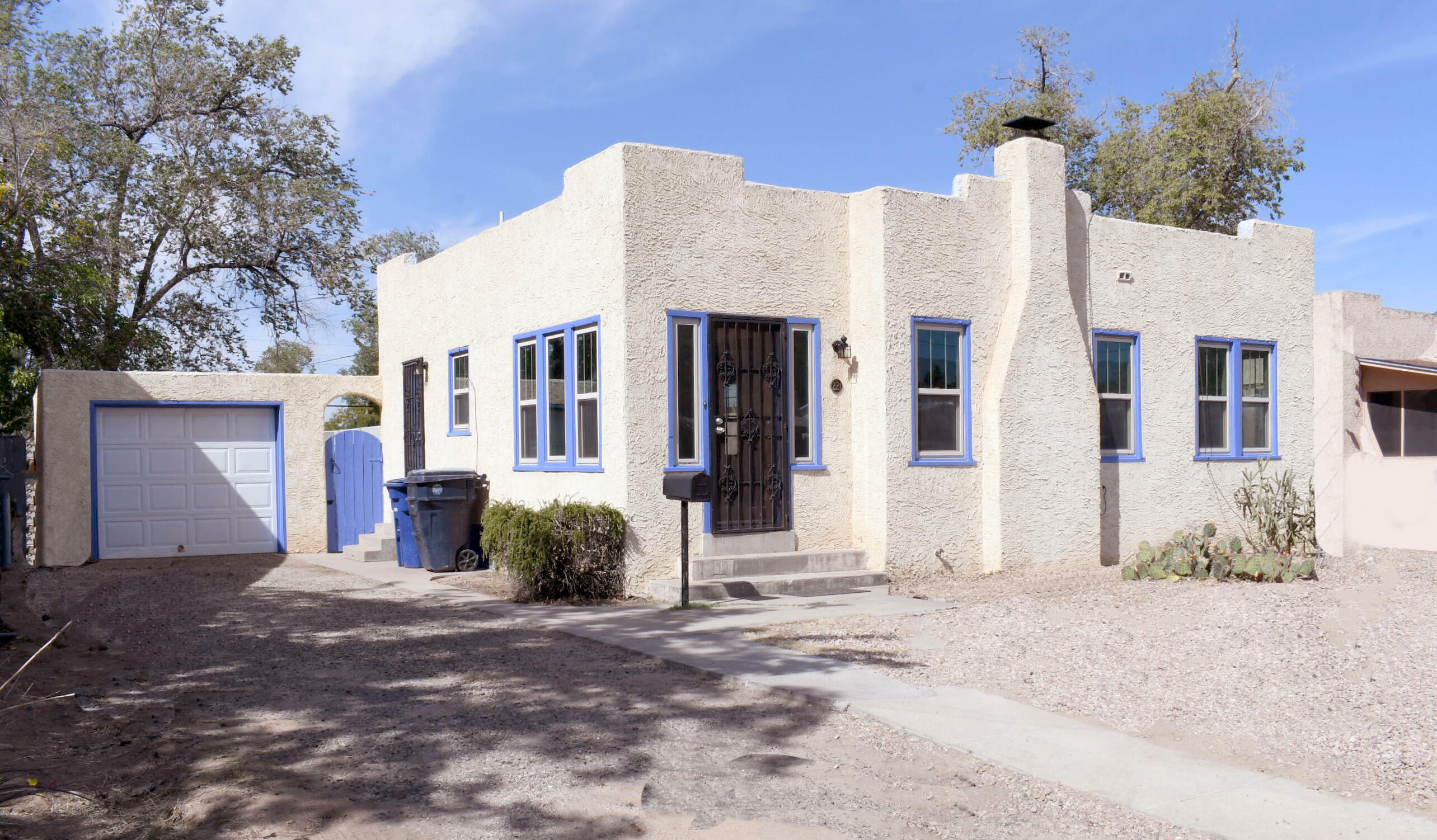 Property Photo:  221 Carlisle Boulevard NE  NM 87106 