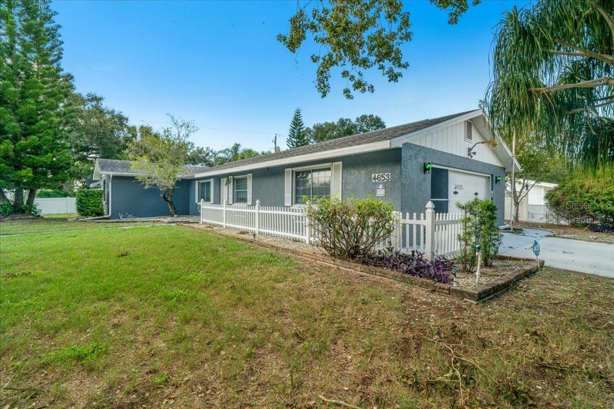 Property Photo:  4653 Orlando Circle  FL 34207 