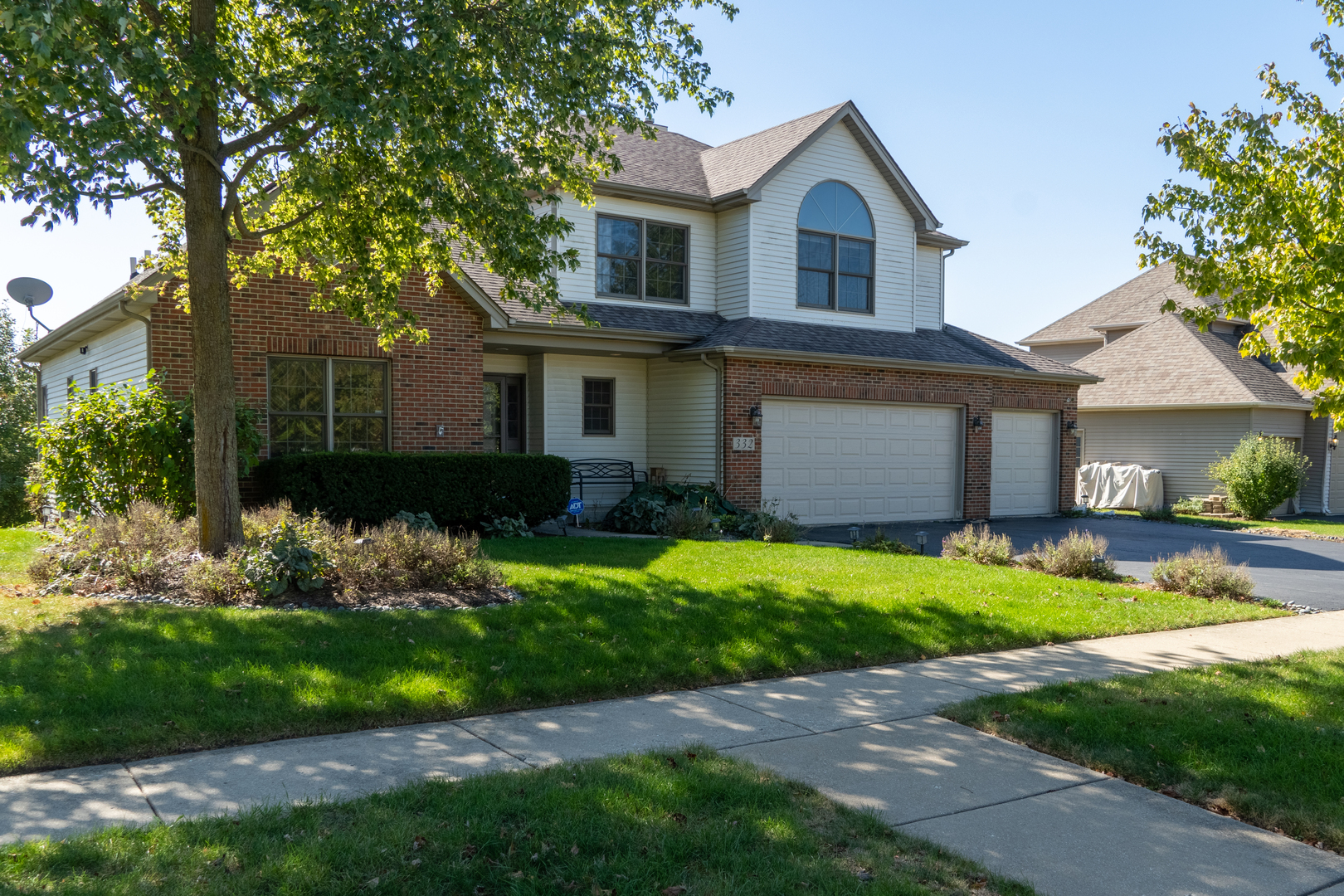 Property Photo:  332 Morgan Valley Drive  IL 60543 