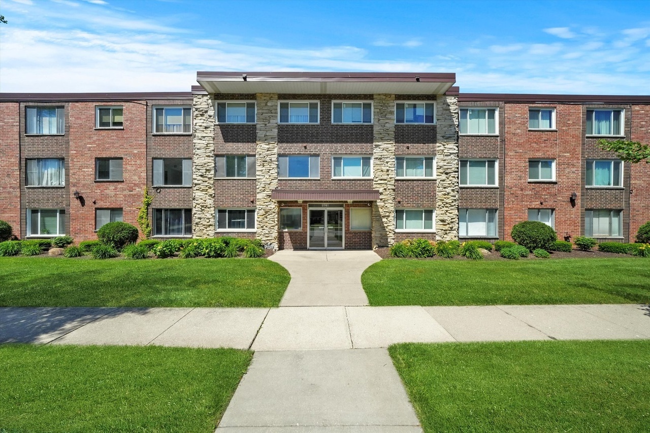 Property Photo: 10210 Washington Avenue 305 IL 60453