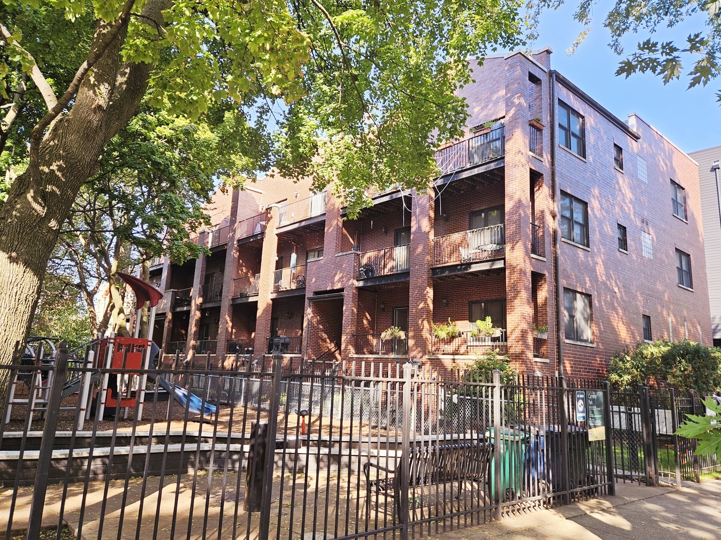 Property Photo: 1220 W Carmen Avenue 3 IL 60640