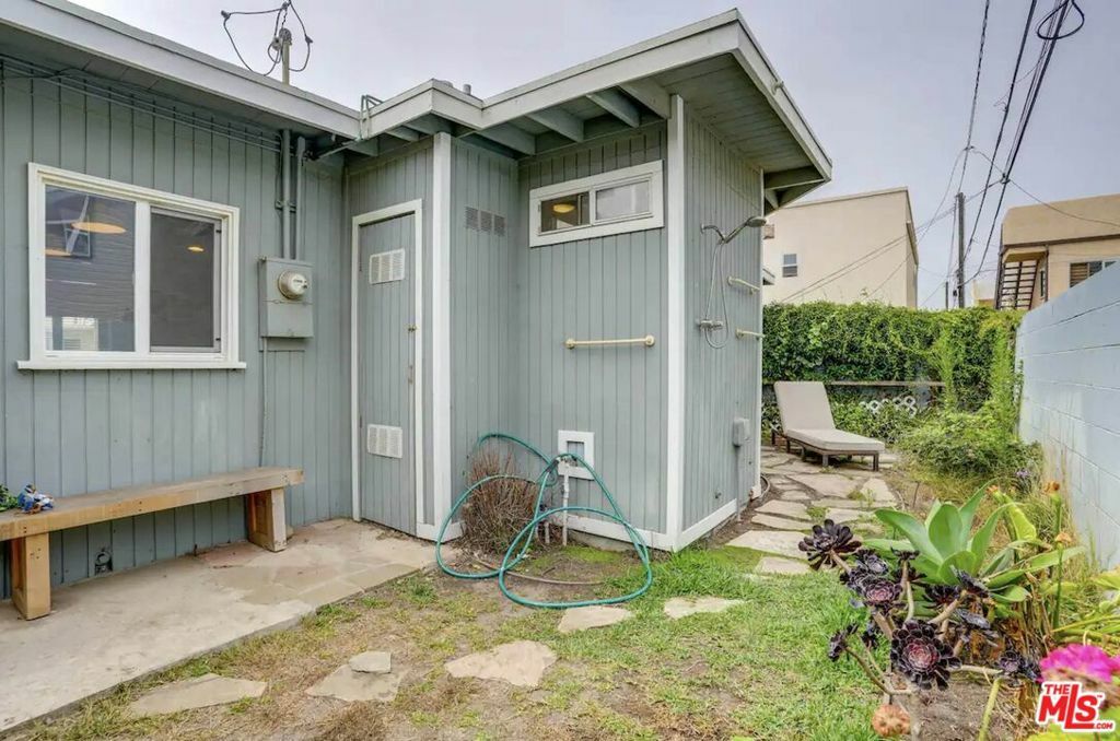 Property Photo:  145 San Fernando Avenue  CA 93035 