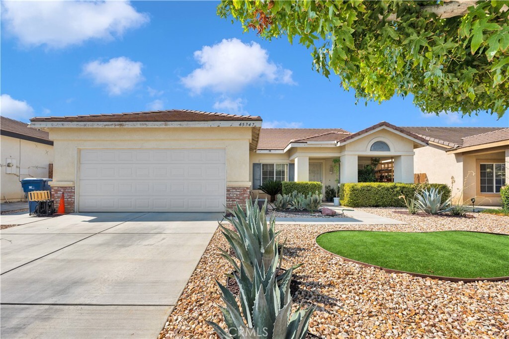 Property Photo: 45747 Knightsbridge Street CA 93534