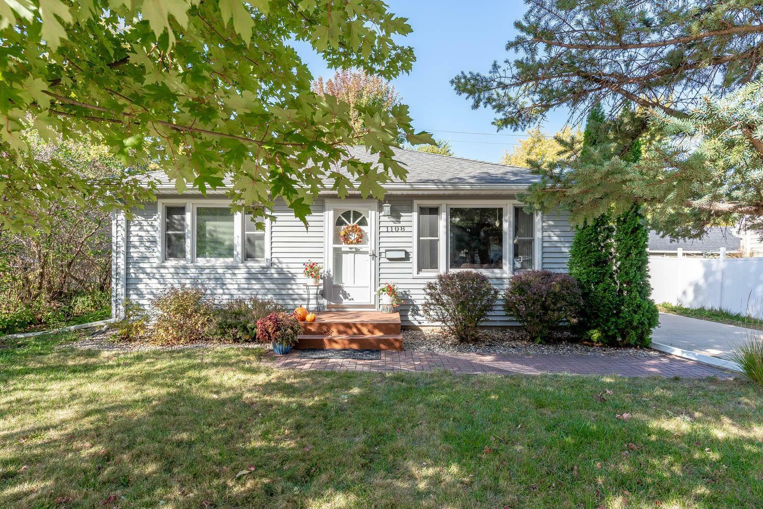 Property Photo:  1108 Highland Avenue  MN 56001 