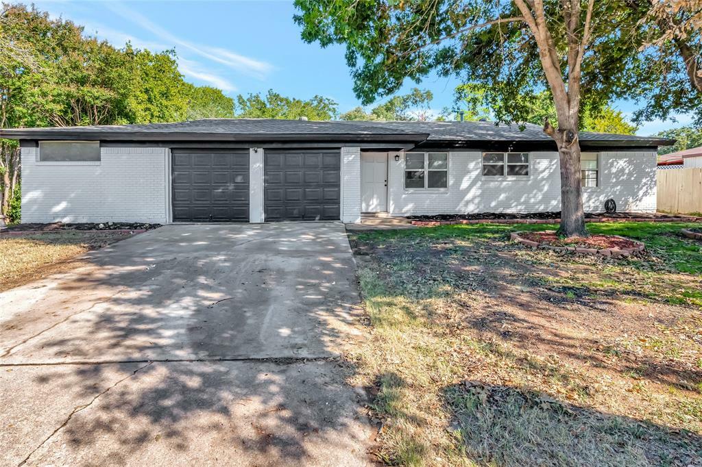 Property Photo:  1204 Bradford Drive  TX 76053 