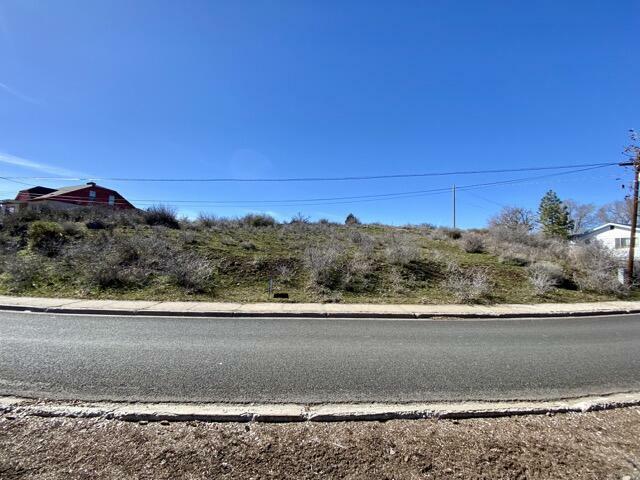 Property Photo:  942 California Avenue Lot # 21  OR 97601 