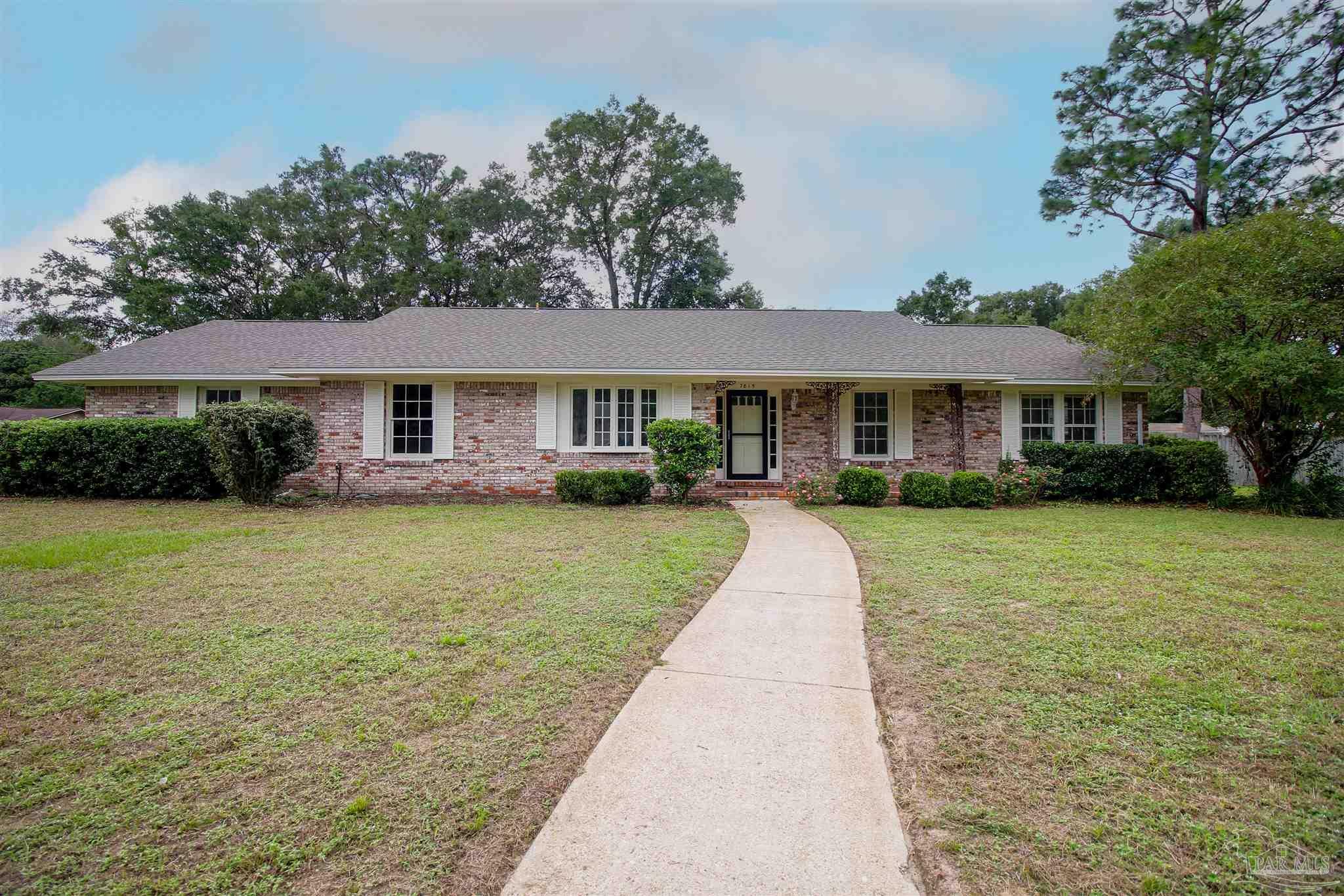 Property Photo:  7815 Lancelot Dr  FL 32514 