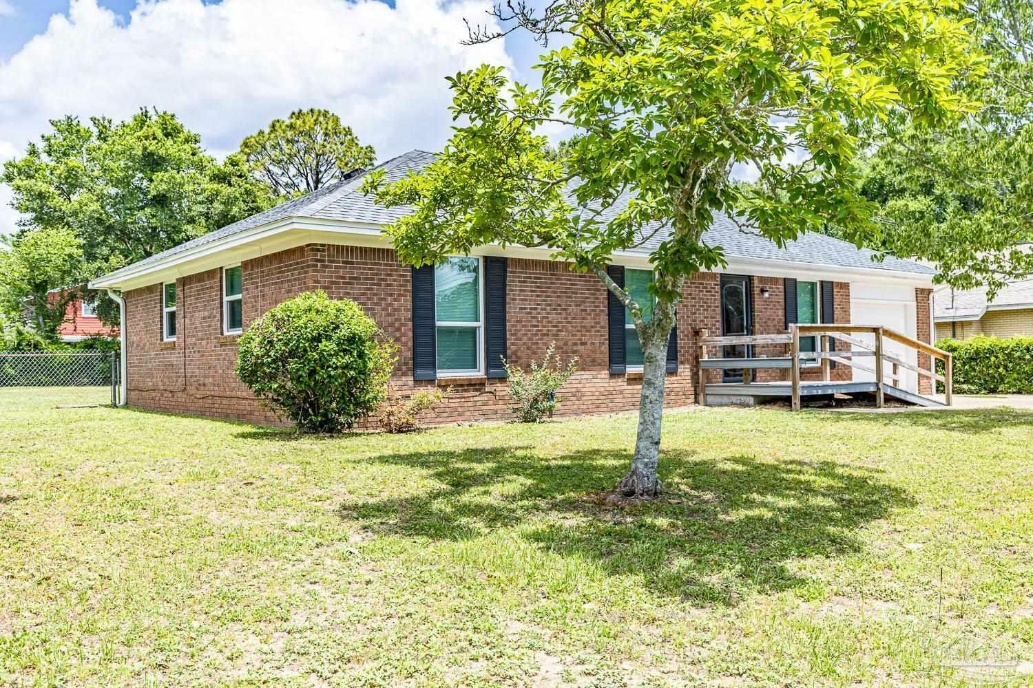 Property Photo: 5605 Leesway Blvd FL 32504