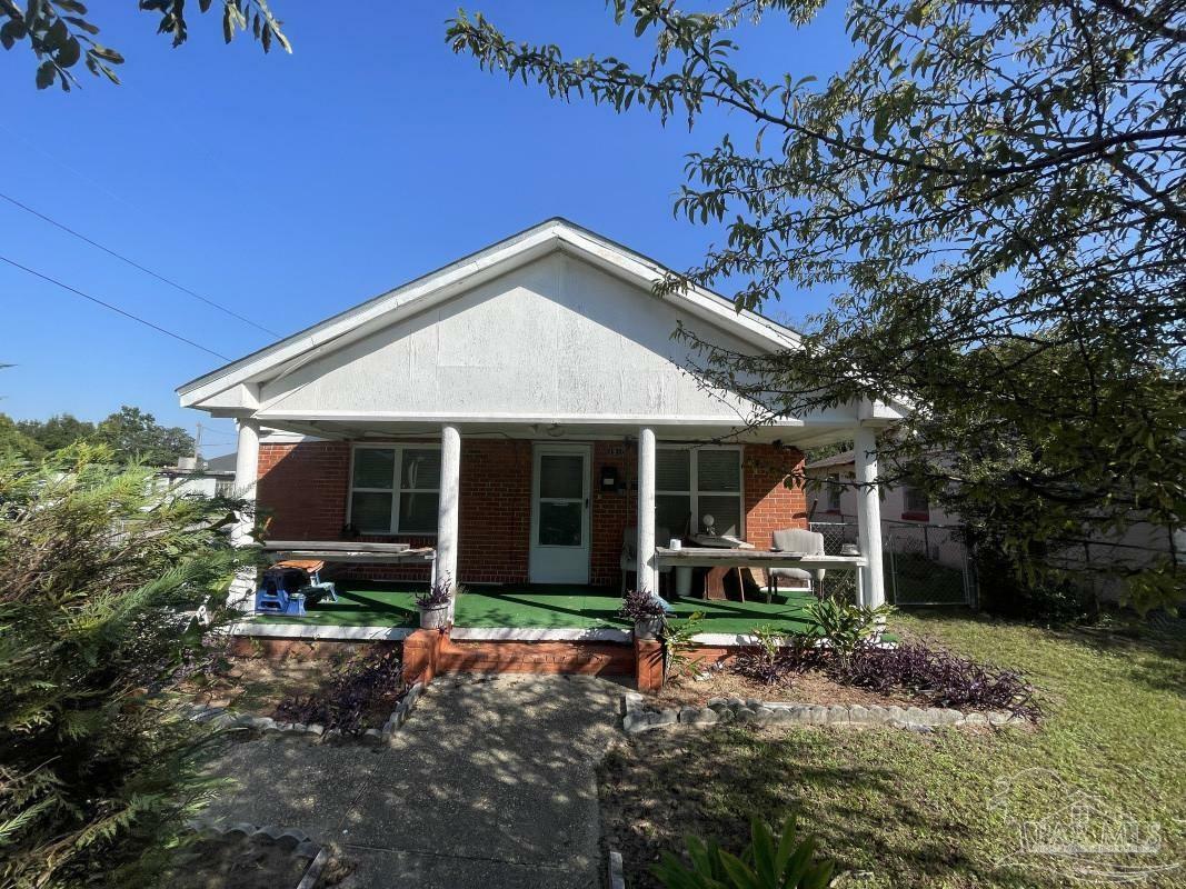 Property Photo:  1910 W Lloyd St  FL 32501 