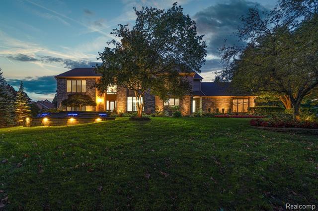 Property Photo: 1845 Sutton Place Drive MI 48098