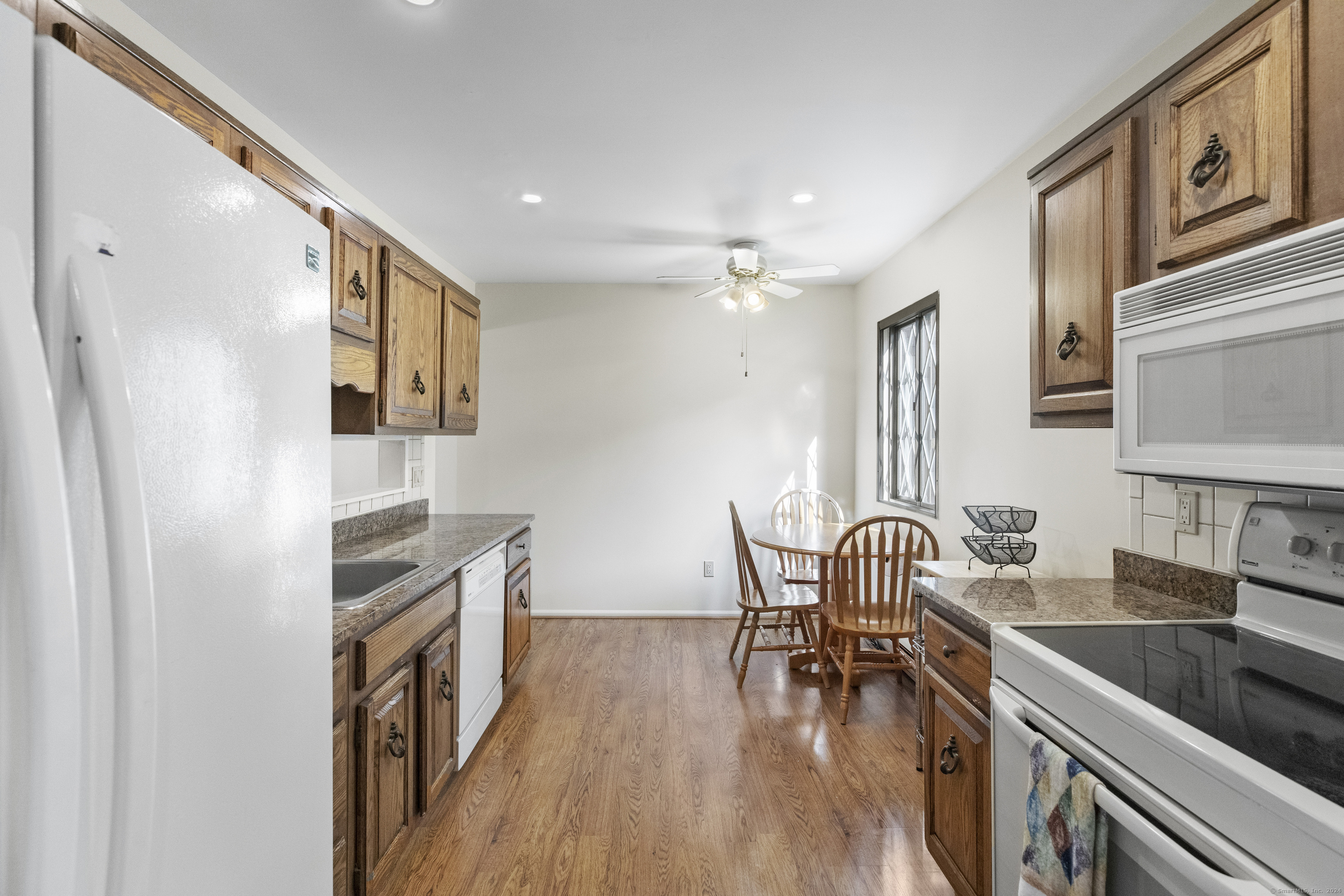 Property Photo:  54 Hope Street Apt K  CT 06906 