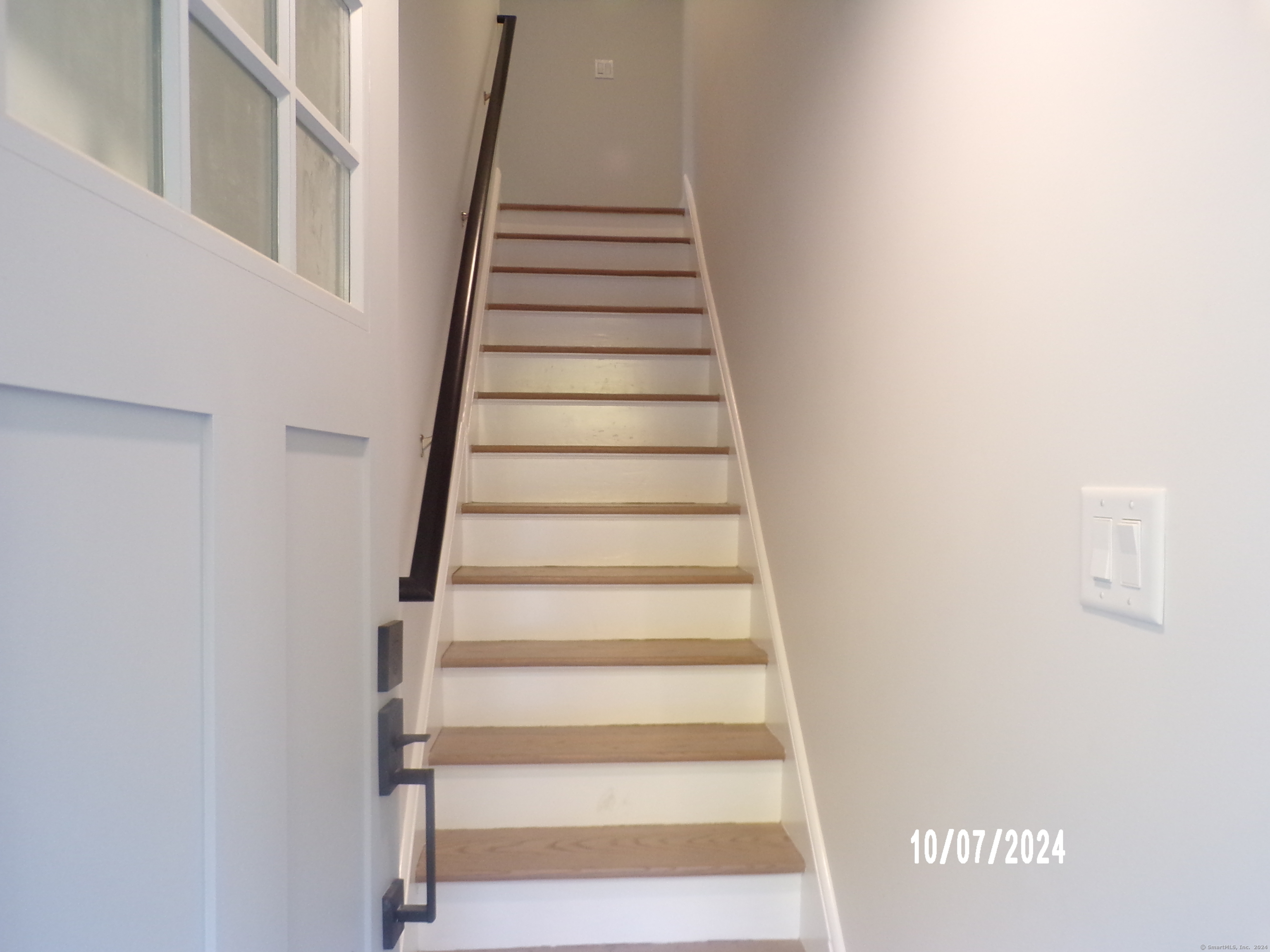 Property Photo:  28 South Cliff Street 2nd Flr.  CT 06401 