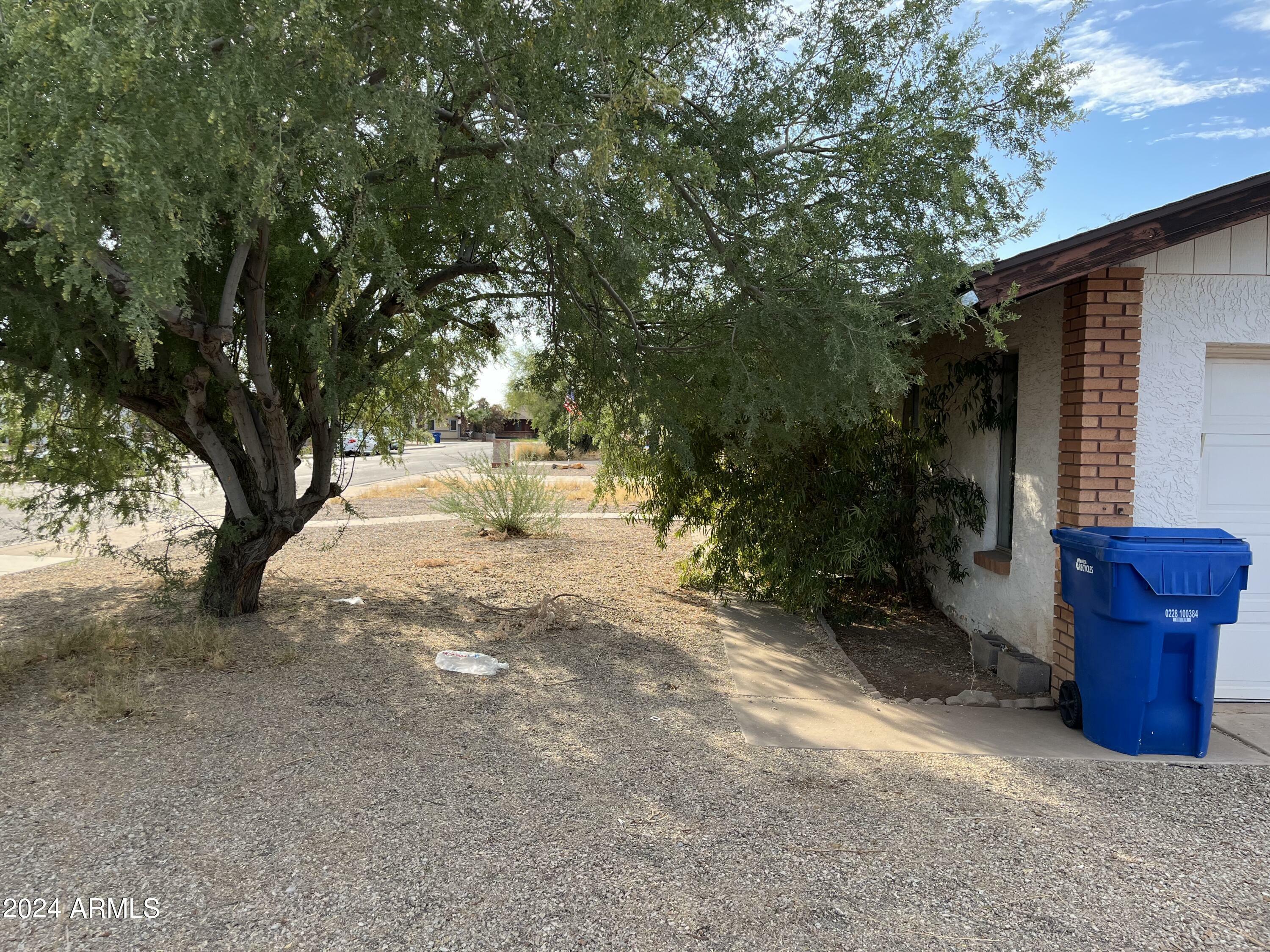 Property Photo:  1560 E Hampton Circle  AZ 85204 