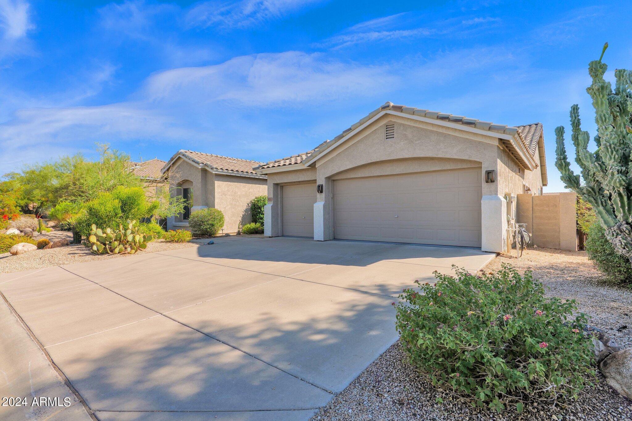 Property Photo: 5221 E Thunder Hawk Road AZ 85331