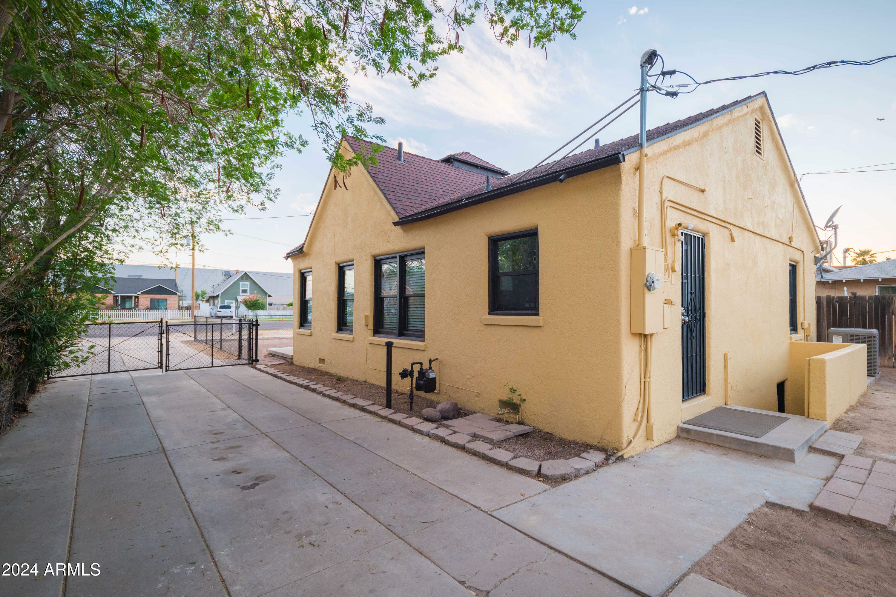 Property Photo:  216 W 2nd Avenue  AZ 85210 