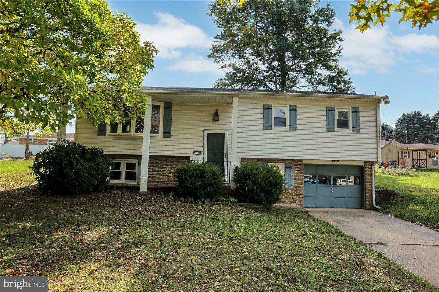 Property Photo:  304 Sunset Drive  PA 17070 