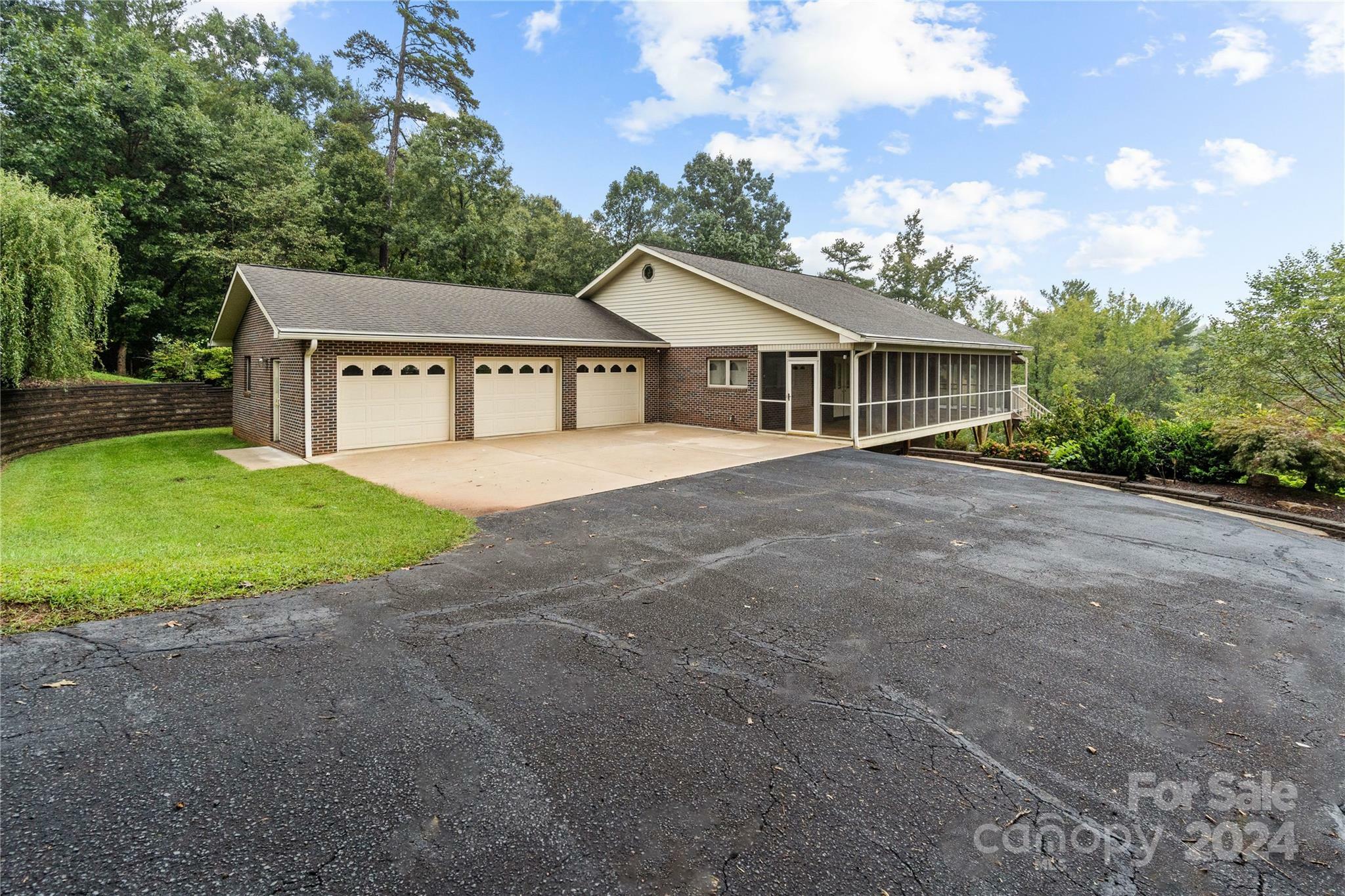 Property Photo:  2066 Waterford Way  NC 28655 