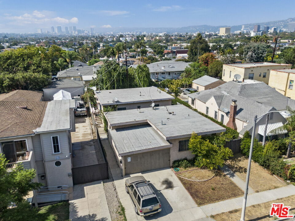 Property Photo:  1867  S Cochran Ave  CA 90019 