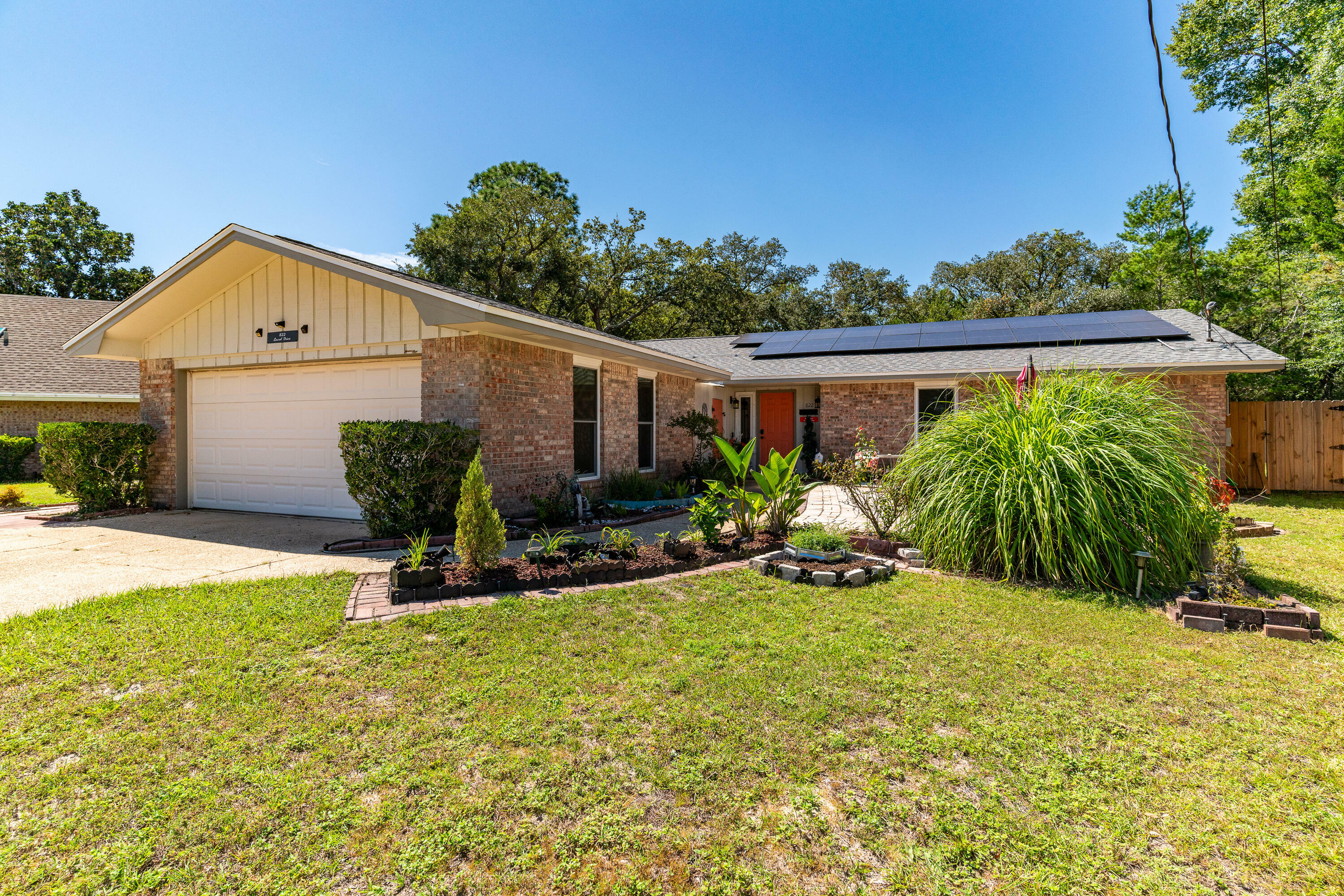 Property Photo:  822 Laurel Drive  FL 32547 