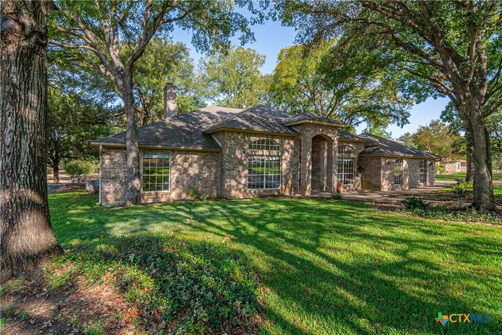 Property Photo: 218 Montwood TX 78155